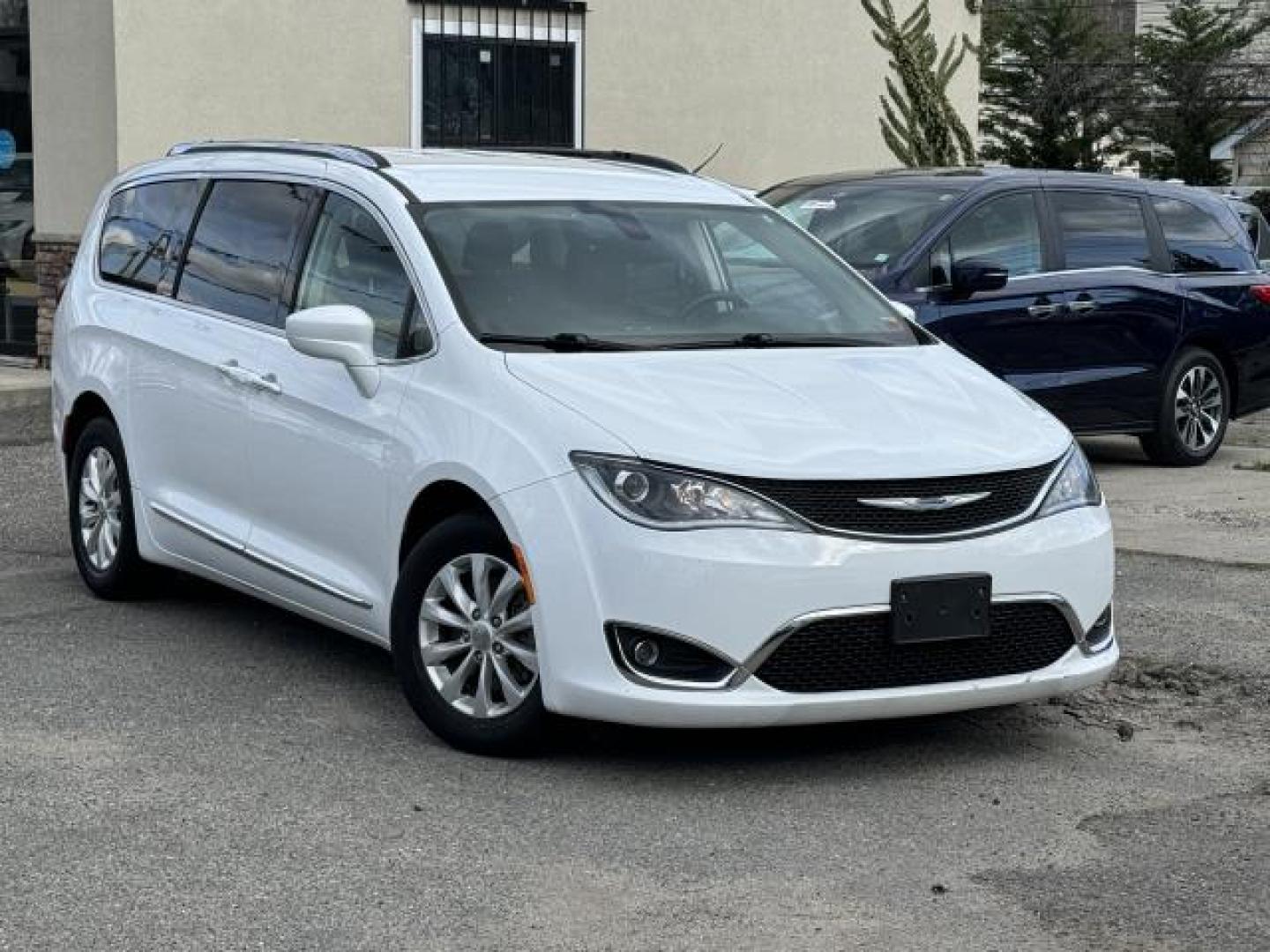 2019 Bright White Clearcoat /Black/Alloy Chrysler Pacifica Touring L FWD (2C4RC1BG2KR) , Automatic transmission, (555) 555-5555, 0.000000, 0.000000 - Photo#0