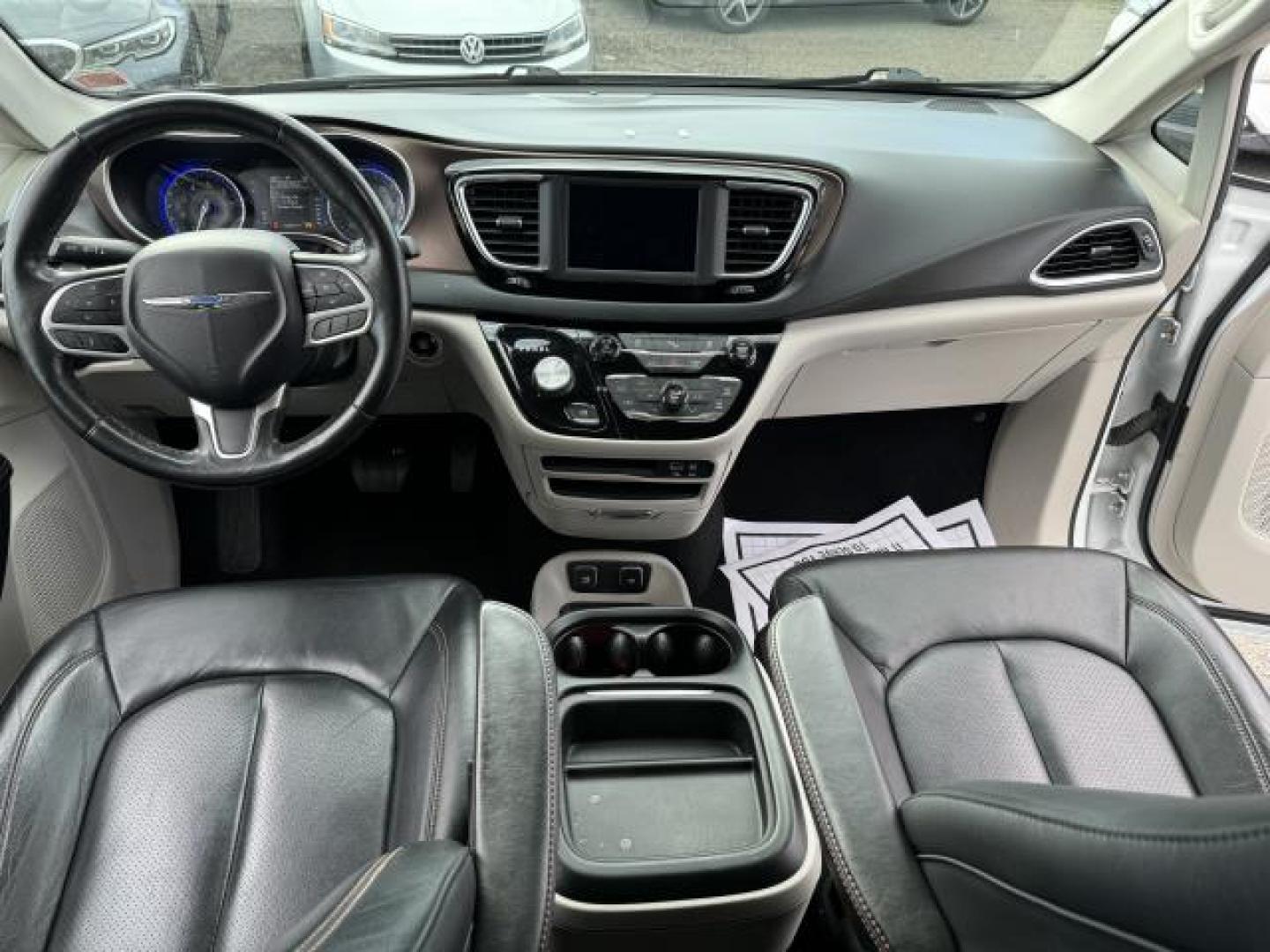 2019 Bright White Clearcoat /Black/Alloy Chrysler Pacifica Touring L FWD (2C4RC1BG2KR) , Automatic transmission, (555) 555-5555, 0.000000, 0.000000 - Photo#8