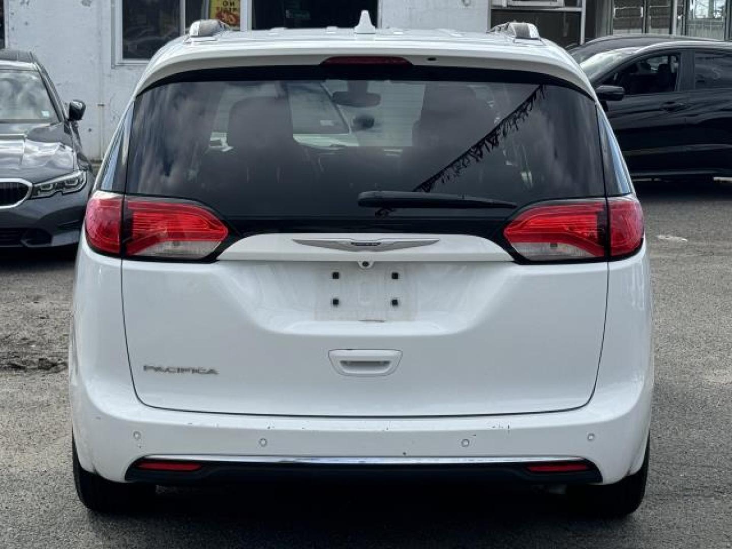 2019 Bright White Clearcoat /Black/Alloy Chrysler Pacifica Touring L FWD (2C4RC1BG2KR) , Automatic transmission, (555) 555-5555, 0.000000, 0.000000 - Photo#13